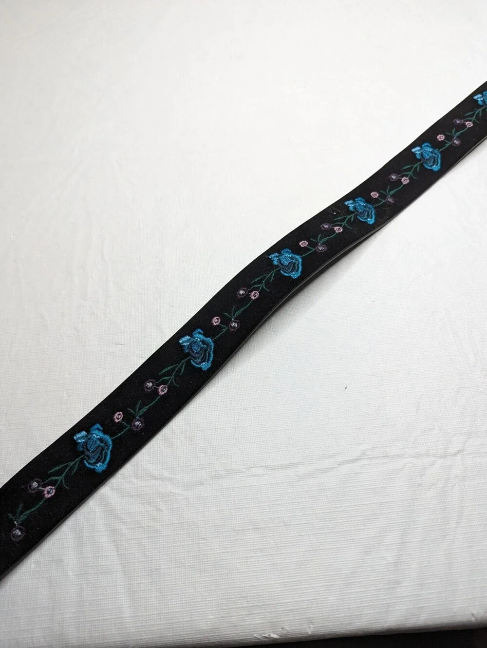 Hot Topic Womens Sz L Black Velvet Belt Embroidered Flowers